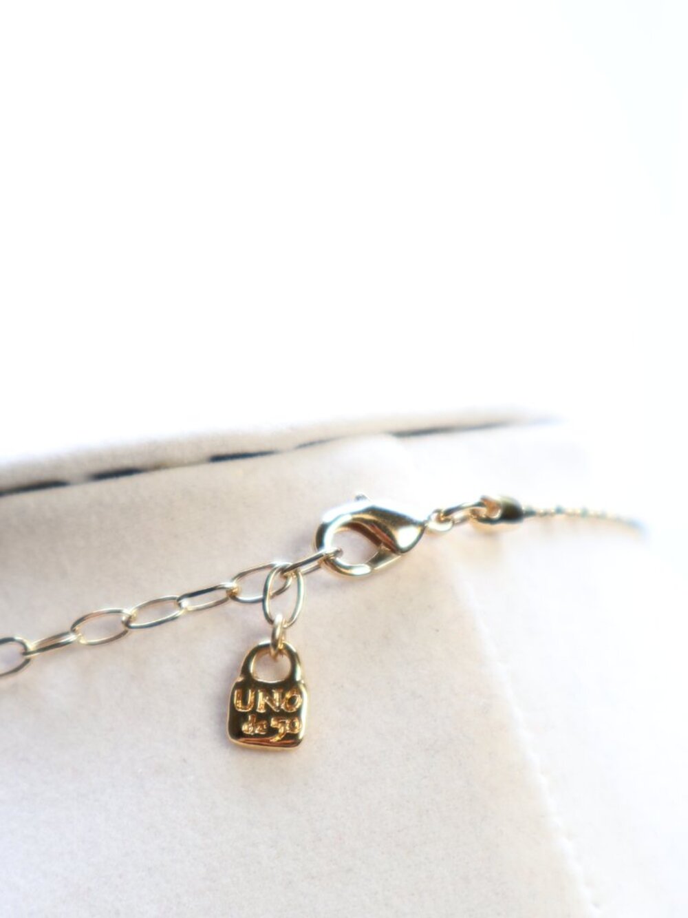 Uno De 50 Gold Tone Clear Crystal Divine Chain Necklace $150 - Picture 3 of 3